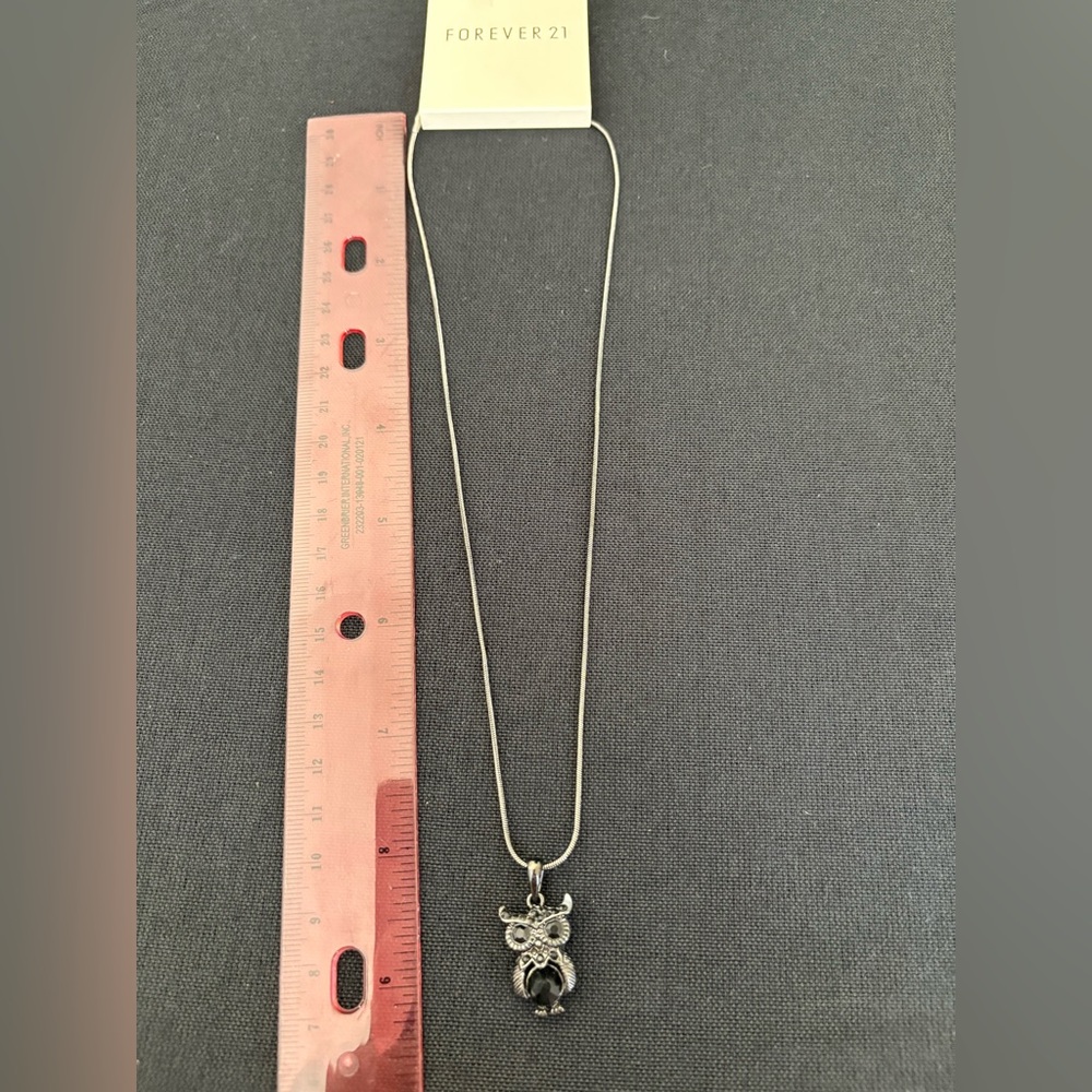 Forever 21 New Gray and Black Owl Pendant Necklace NWT - Picture 5 of 5